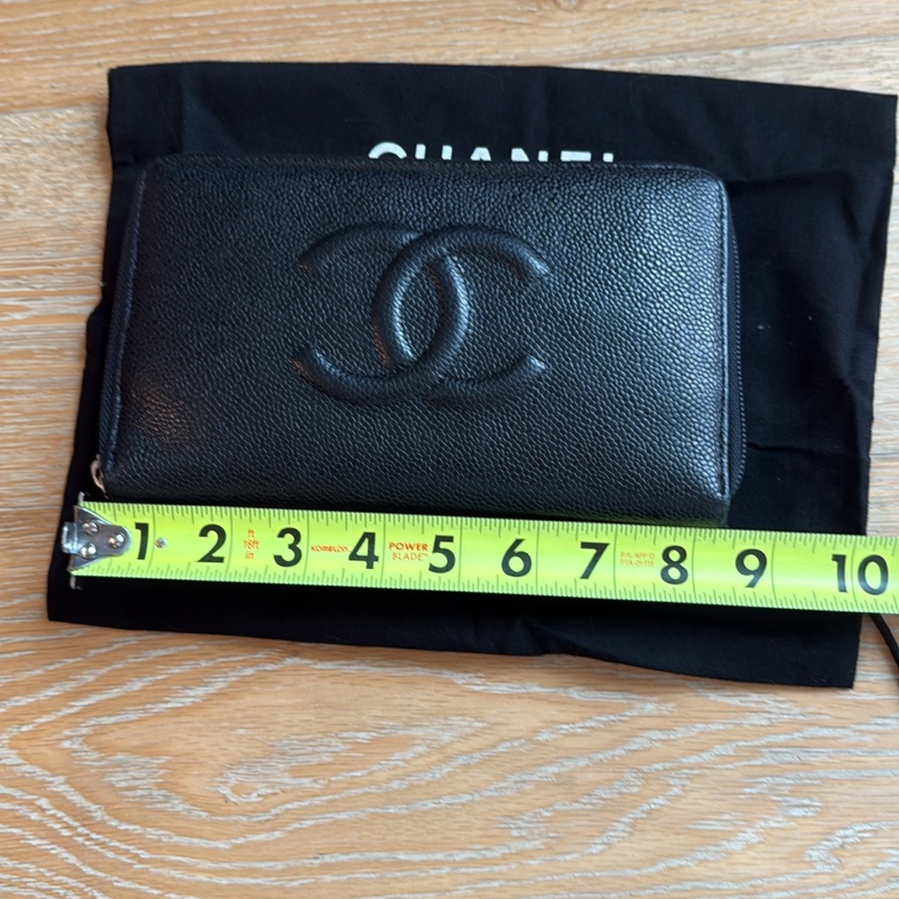 $995 CHANEL CC logo Black Caviar Leather XL  Large zip around Wallet bag clutch - Picture 13 of 13
